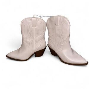 White Universal Thread Cowgirl Boots, NWT, Size 7 1/2W
